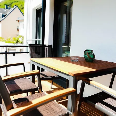Feriendomizil Zur Burg Apartment *